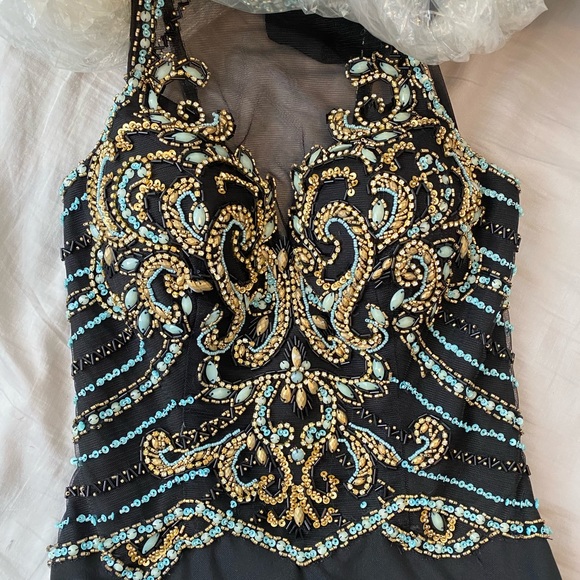 BRAND NEW PROM DRESS - Picture 2 of 4